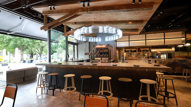 FLOWS GRILL | BAR 東京ミッドタウン八重洲店(東京都中央区/東京駅/ホールスタッフ)_2